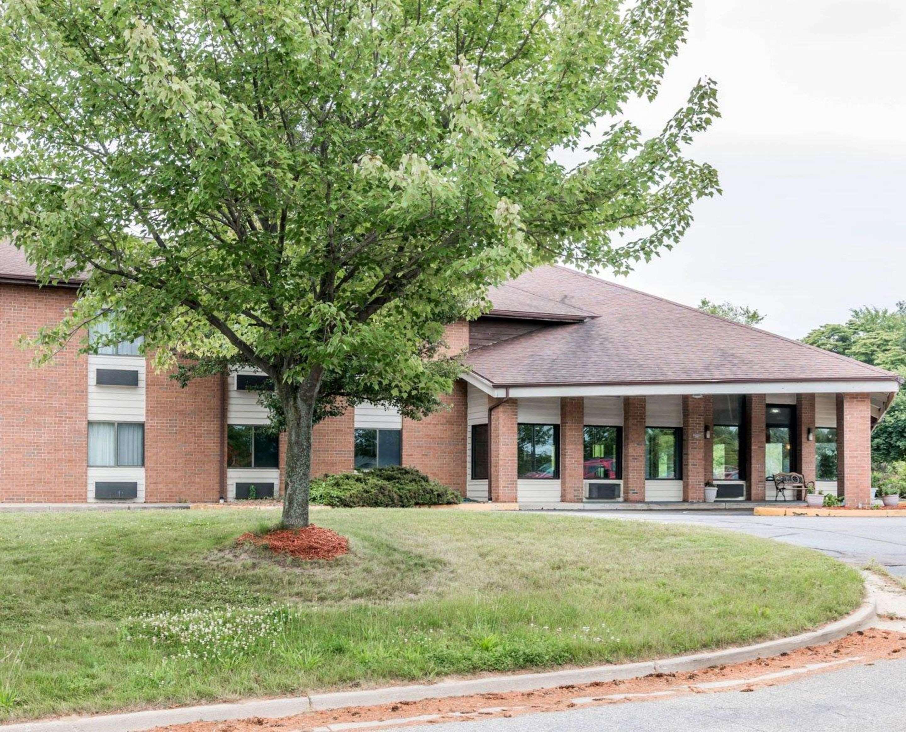 Quality Inn Grand Rapids North Exterior photo