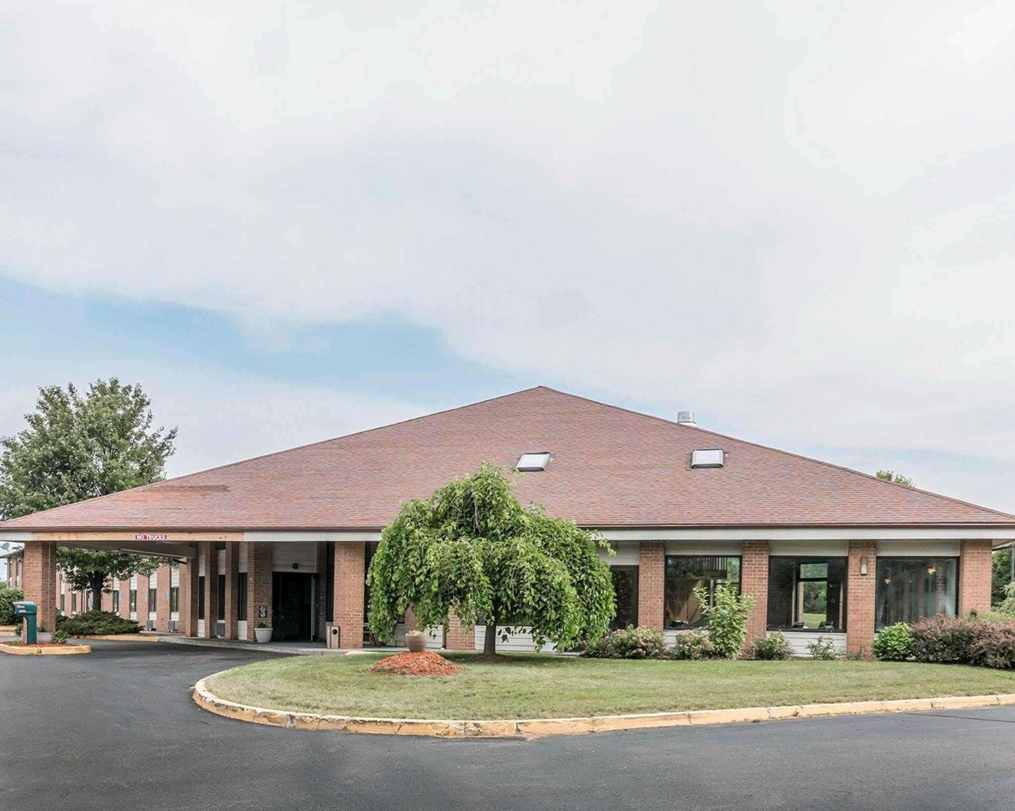 Quality Inn Grand Rapids North Exterior photo